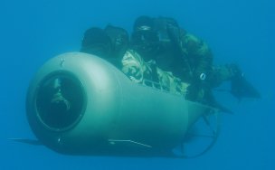 http://commons.wikimedia.org/wiki/File:Diver_Propulsion_Device_%28DPD%29_STIDD.jpg - dwilson